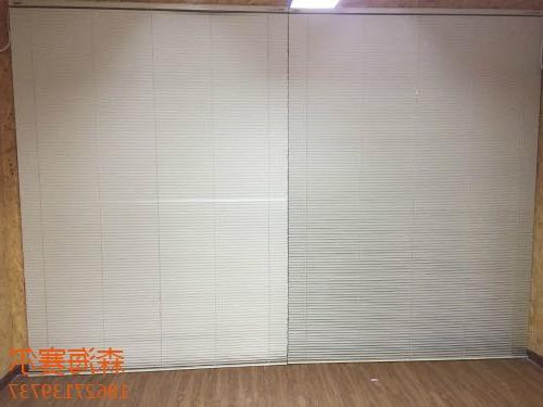 Louver curtain